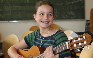 Jetzt anmelden - Neue Gitarrenklassen für Kinder starten!